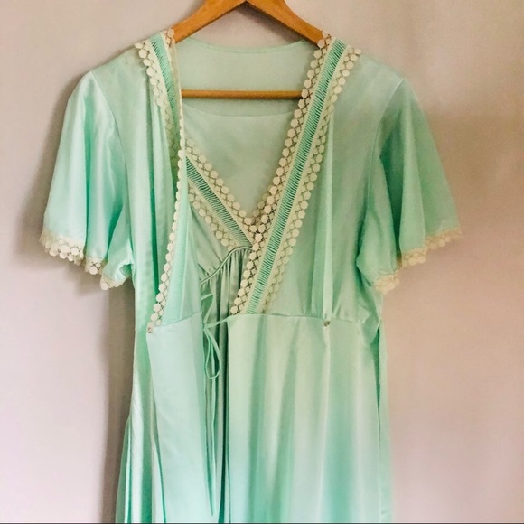 Vintage Lingerie Set - Picture 9 of 16